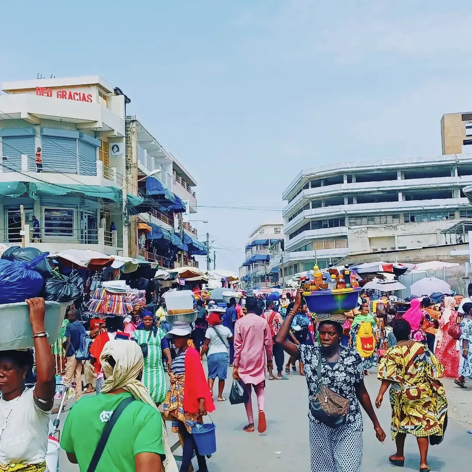 Colorful street scene in Lomè's market